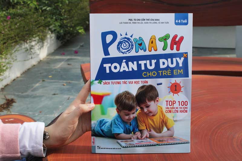 Sách Pomath được in màu rất bắt mắt, khác hẳn với bản PDF màu đen trắng nhàm chán