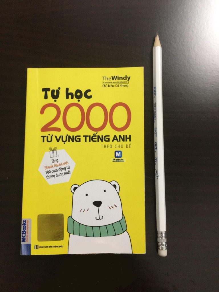 Bên ngoài cuốn sách 2000 từ vựng tiếng Anh theo chủ đề
