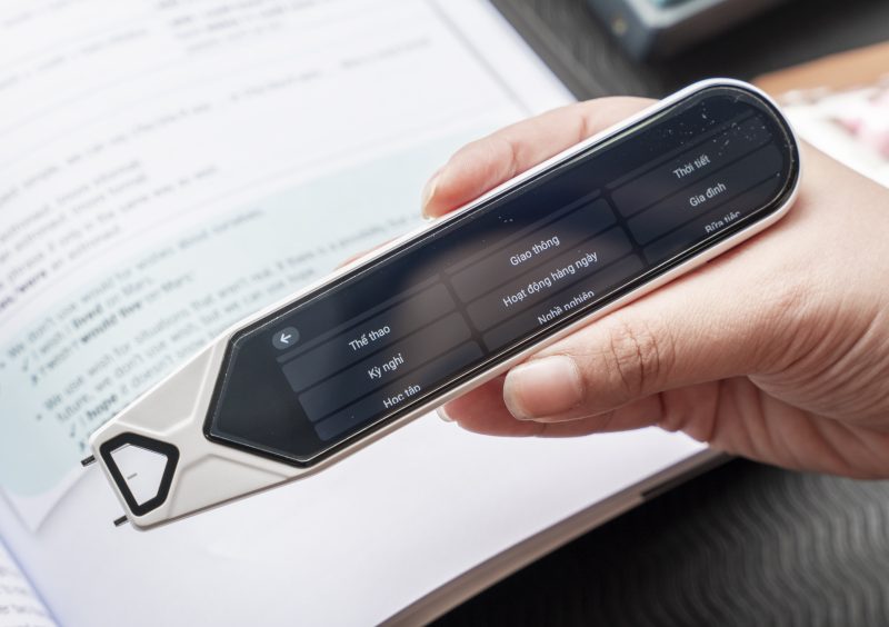 Học tiếng Anh thông minh với kho từ vựng lưu trữ sẵn trên bút Smart Pen MC08
