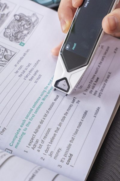 Khi quét một câu hoặc một đoạn văn bằng bút Smart Pen MC08 để dịch, bạn đồng thời cũng có thể nghe được cách phát âm siêu chuẩn xác của câu/ đoạn văn đó.